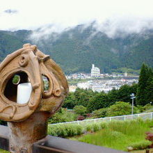 山の上からの景色と縄文式土器、不思議な取り合わせです。