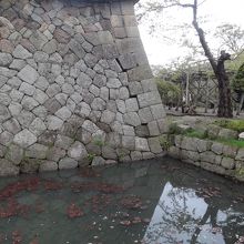 石垣上部の武者返し