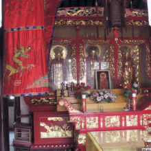 三聖殿に誰が祭ってあるのか？不明