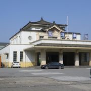 歴史ある旧高雄駅の駅舎です