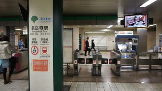 泉岳寺では、毎年12月14日に義士祭が行われ、義士の墓前供養が行われます