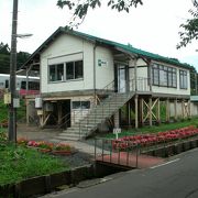 高床式の駅舎