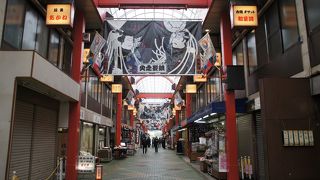 仲見世が浅草の表通りなら、こちらはちょっとディープな裏通りといった感じ