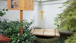 中には「吉良の首洗い井戸」があります。