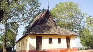 川イルカの里、クラチエの木造古寺院を訪ねて