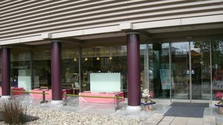 “竹生の郷 小倉山荘”の中にあります