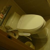 アメニティと機能いっぱいのトイレ。w