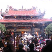 龍山寺は台北の古刹です