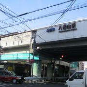 道の上にある高架駅