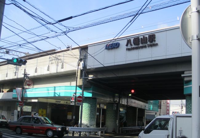 道の上にある高架駅