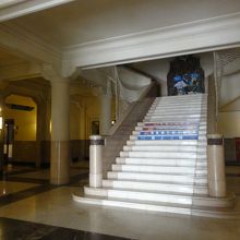 正面玄関をはいったところ