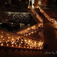 結婚式があって、新郎新婦入場の際には照明が落とされました