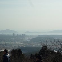 日本名203高地から旅順市街を臨む