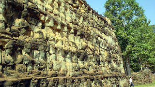 石像からは本当にライ病だったのかは分からない、ライ王のテラス