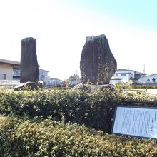 二つの石碑と解説板