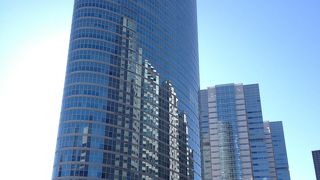 品川駅港南口のオフィスビル