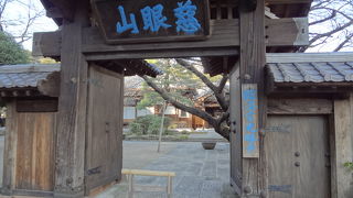 フランス大使館の隣りにあるお寺です