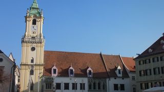 マリアテレジアイエローの建物