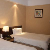 部屋もベッドも広かった。