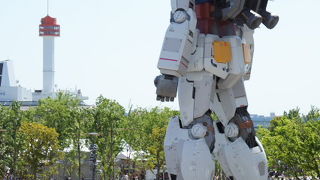 見上げるようなガンダム