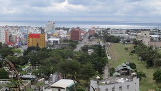 日本風と中華風のミックスした不思議な公園です。