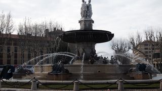 ロトンドの大噴水がある要所