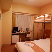 ダブルでロフト付きですが、狭くは感じません。