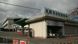 開催時には、JR向日町駅から無料のバスあり