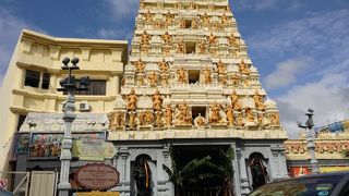 カトンで見つけたなんともステキな塔門の寺院