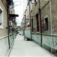 狭い路地が入り組んでいます。