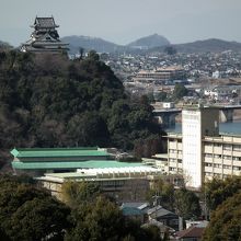 本堂から犬山城を観る