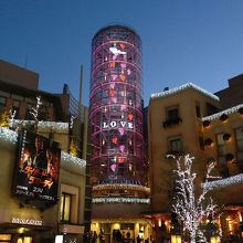 バレンタインデザインのライトアップ