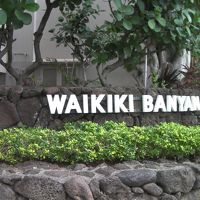 トロリーやバスの停留所からもほど近い