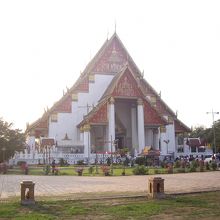 綺麗な建物ですね