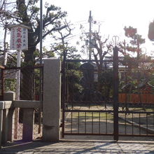 ゲートが閉じられています