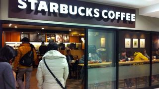 スターバックスで時間の有効活用(福岡空港)