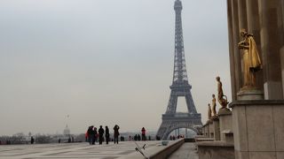 エッフェル塔を一望