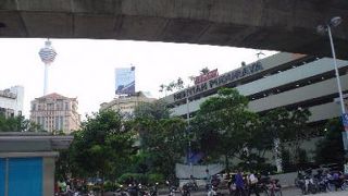 機能的に出来ているプドラヤ・バスターミナル