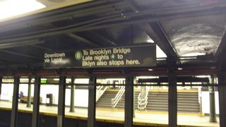 地下鉄に乗るときは人の多い場所へ