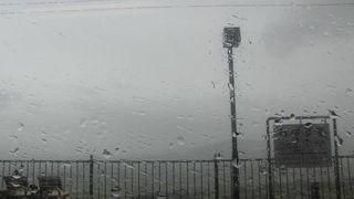 雨では車窓はよく見えない