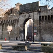 アヴィニョン旧市街の北側の城門