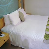 スイートルームのダブルベッドです。