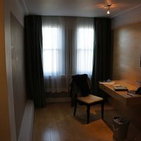 スイートルームの書斎です。