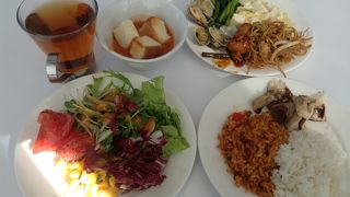 ランチビュッフェがお得です