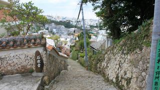 琉球の歴史を感じる石畳です