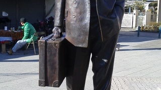 寅さんといえば柴又でしょう。　その柴又駅前にあるのが「寅さん像」