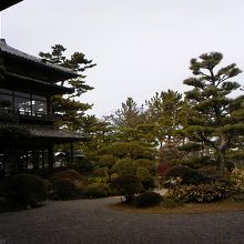 賓日館〜見る庭