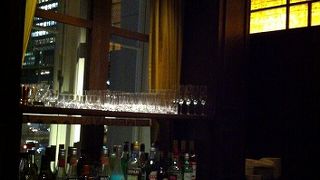 連日混雑している東京ステーションホテルの有名バー