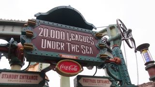 本当に海底にもぐっているような感覚になります。