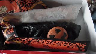 ハロウィーン期間は、黒いギョウザドッグを販売していますよ。